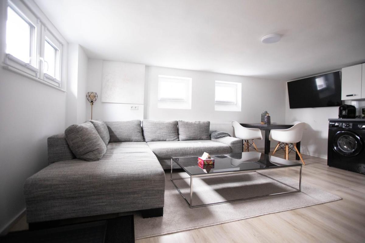 Suitetrails - 80qm - 4 rooms - privat parking - Keller-Basement - MalliBase Apartments