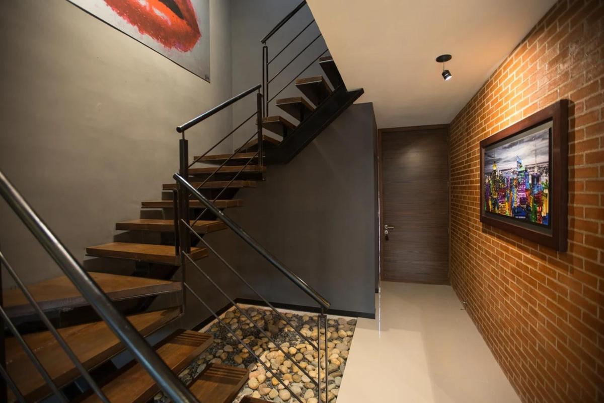 New York Style Town House - Housity