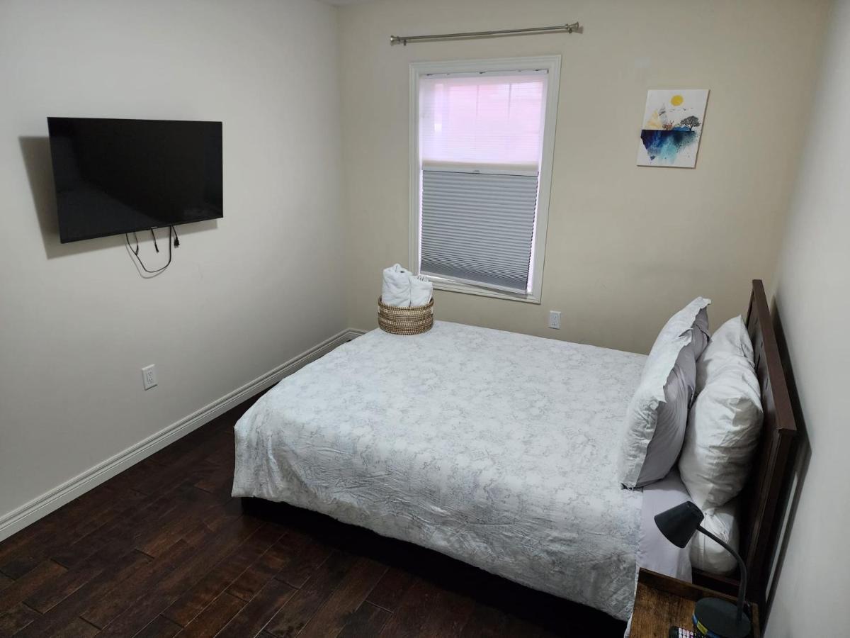 Beautiful 3 Bedroom Home in Kitchener - Housity