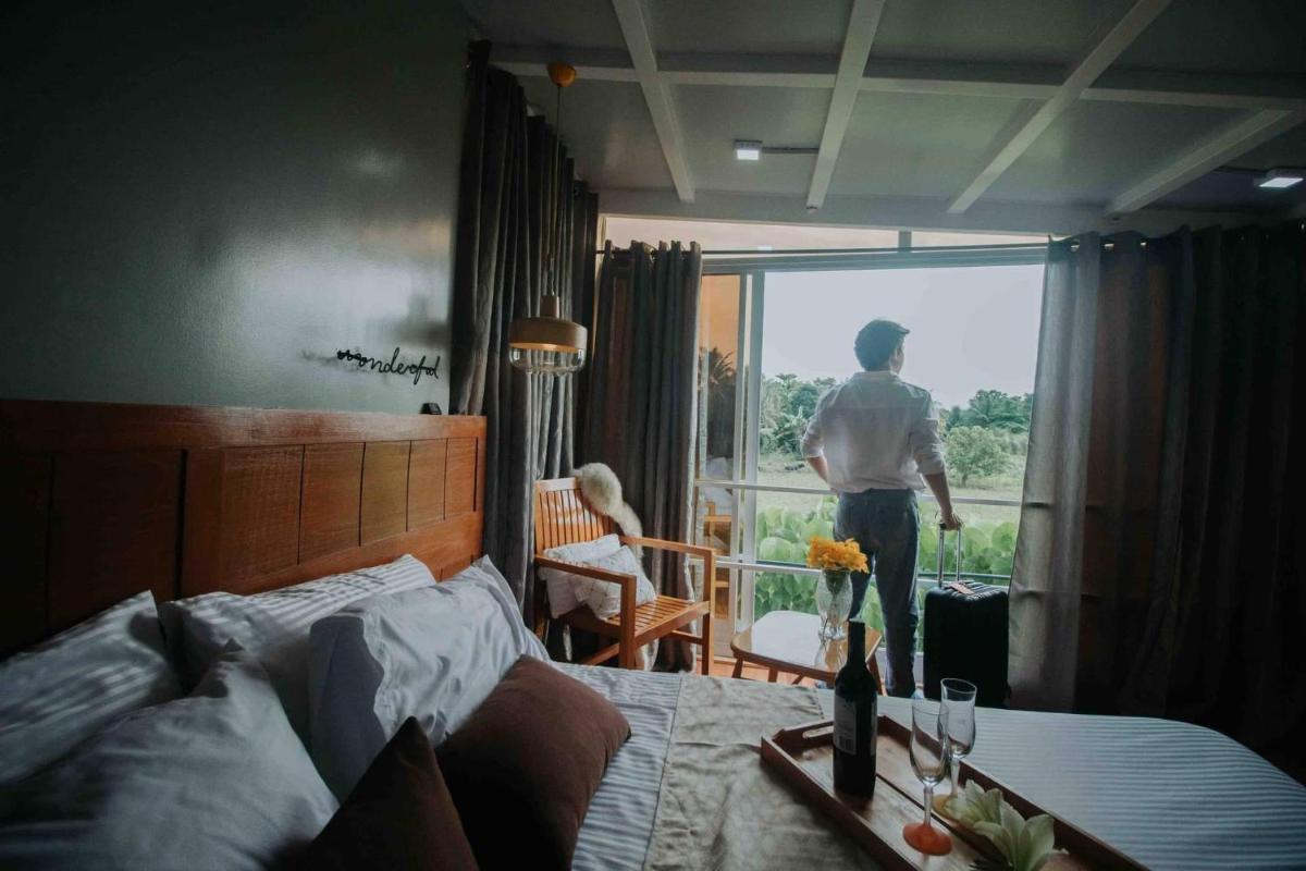 Balai ni Zoe with outside bar and dining - Housity