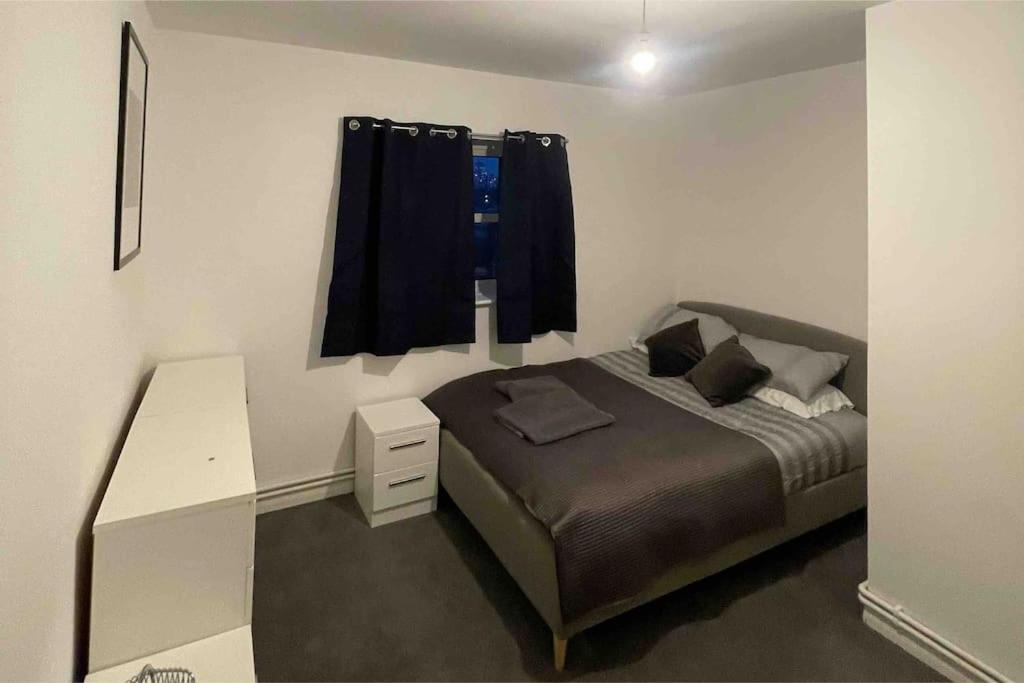 Lovely Spacious Entire 1 Bedroom Apartment - NEW MANAGEMENT - Housity