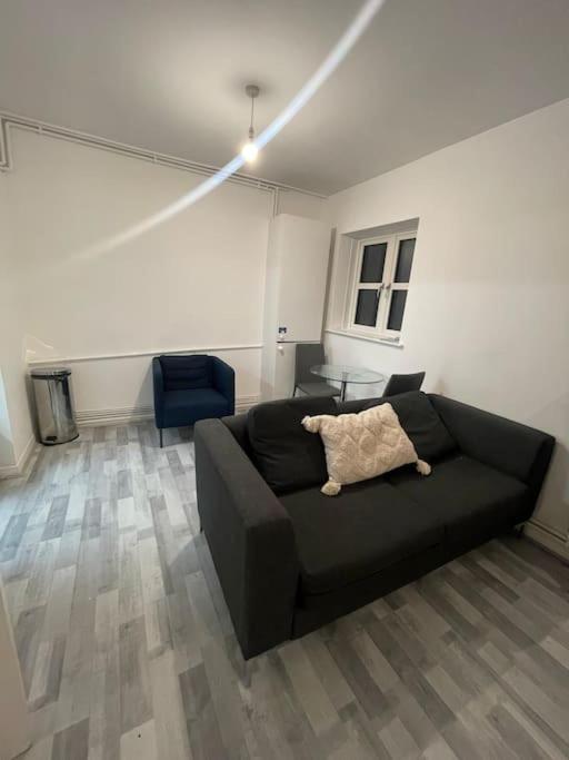 Lovely Spacious Entire 1 Bedroom Apartment - NEW MANAGEMENT - Housity