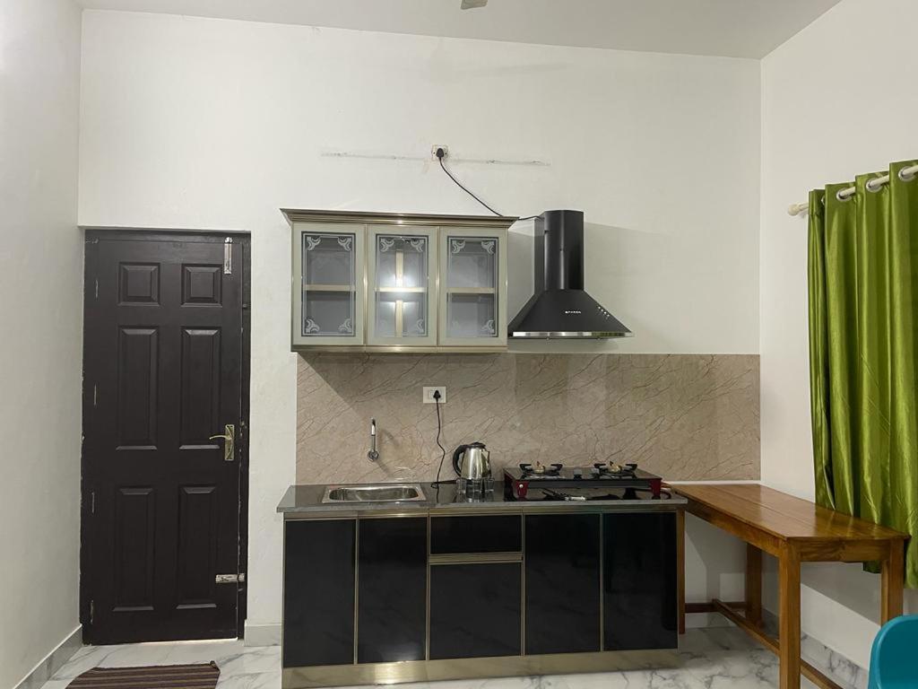 Jayuz Homestay & Foodies - Housity