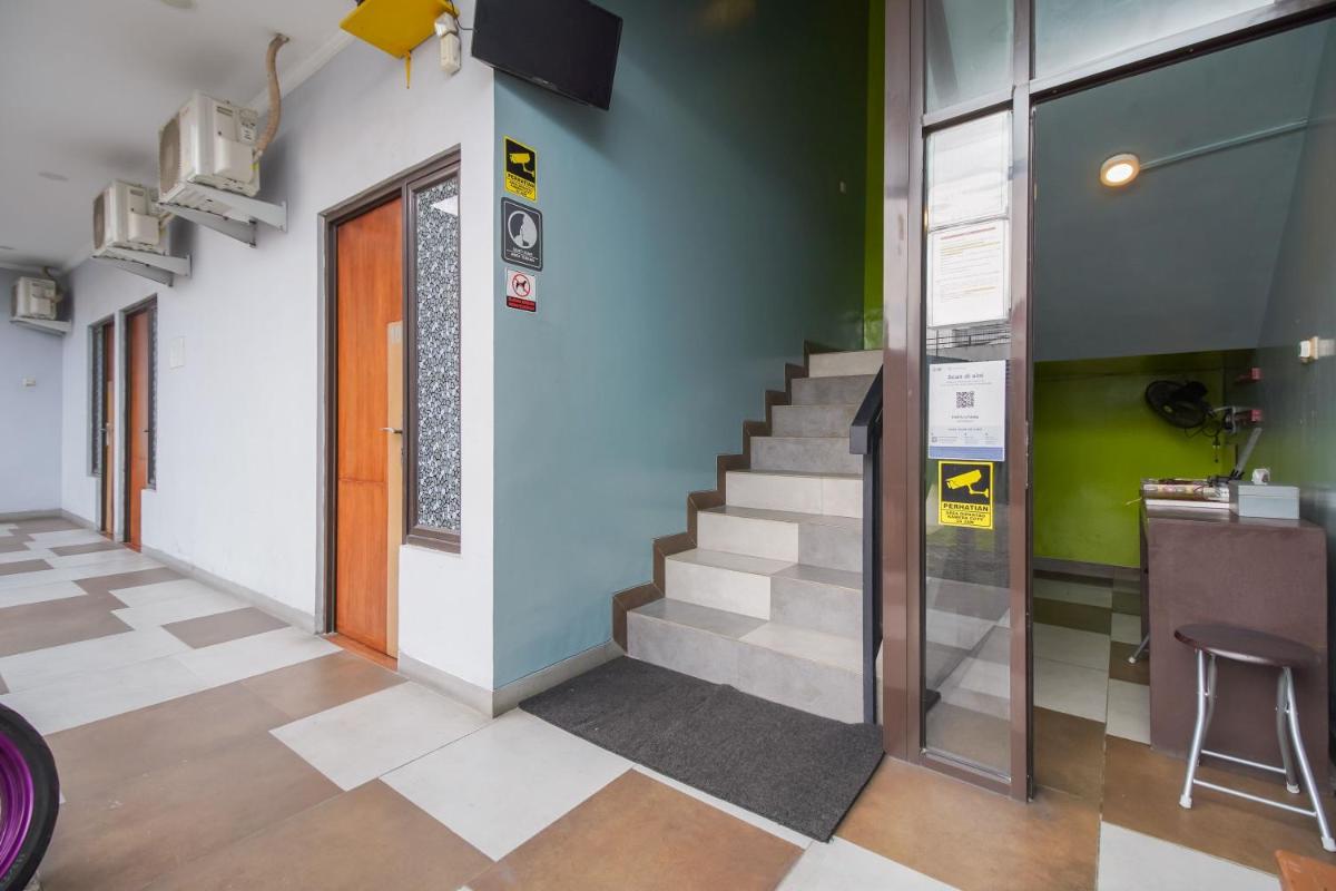 Urbanview Hotel Arafuru Residence Duren Sawit - Housity