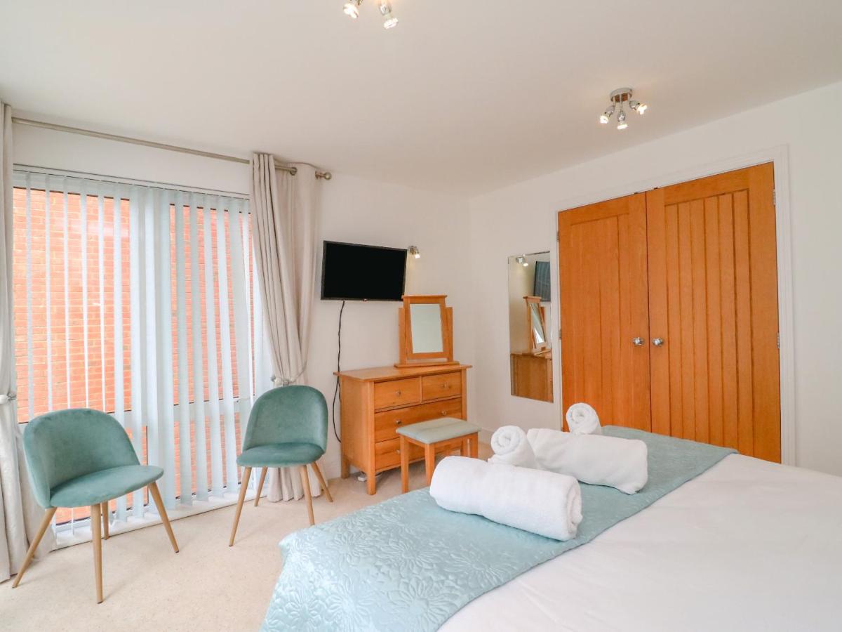 Newton's Cove View - Housity