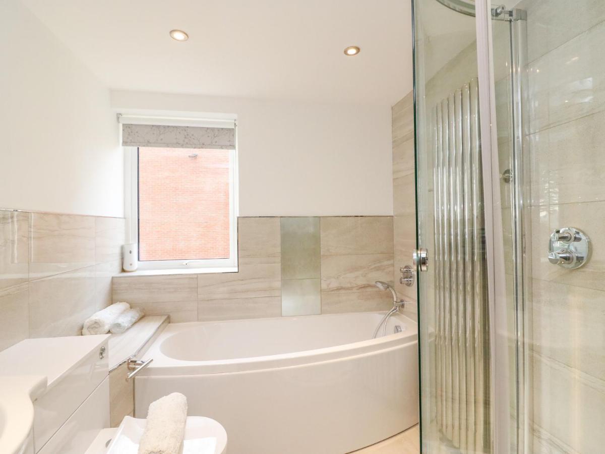 Newton's Cove View - Housity