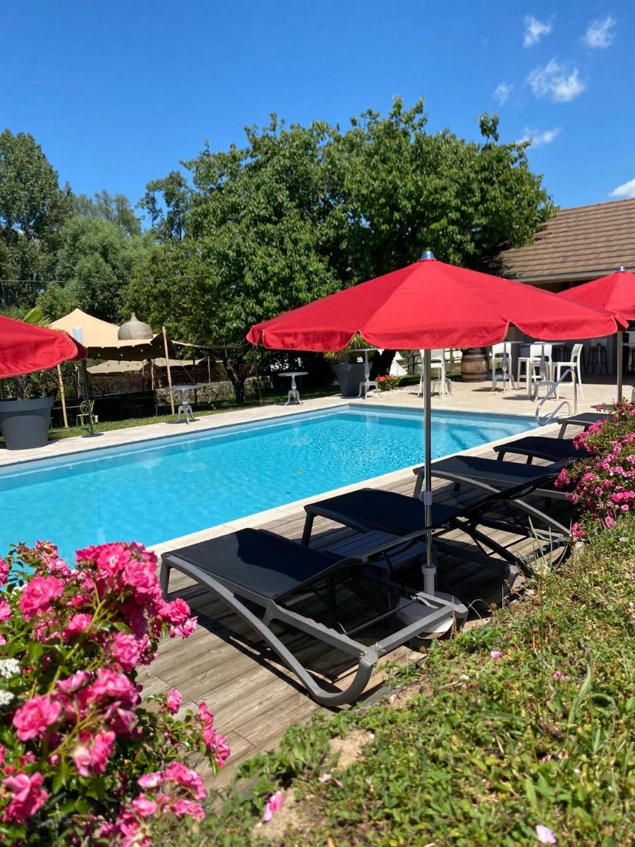 Piscine de l'établissement Domaine de Suzel ou située à proximité