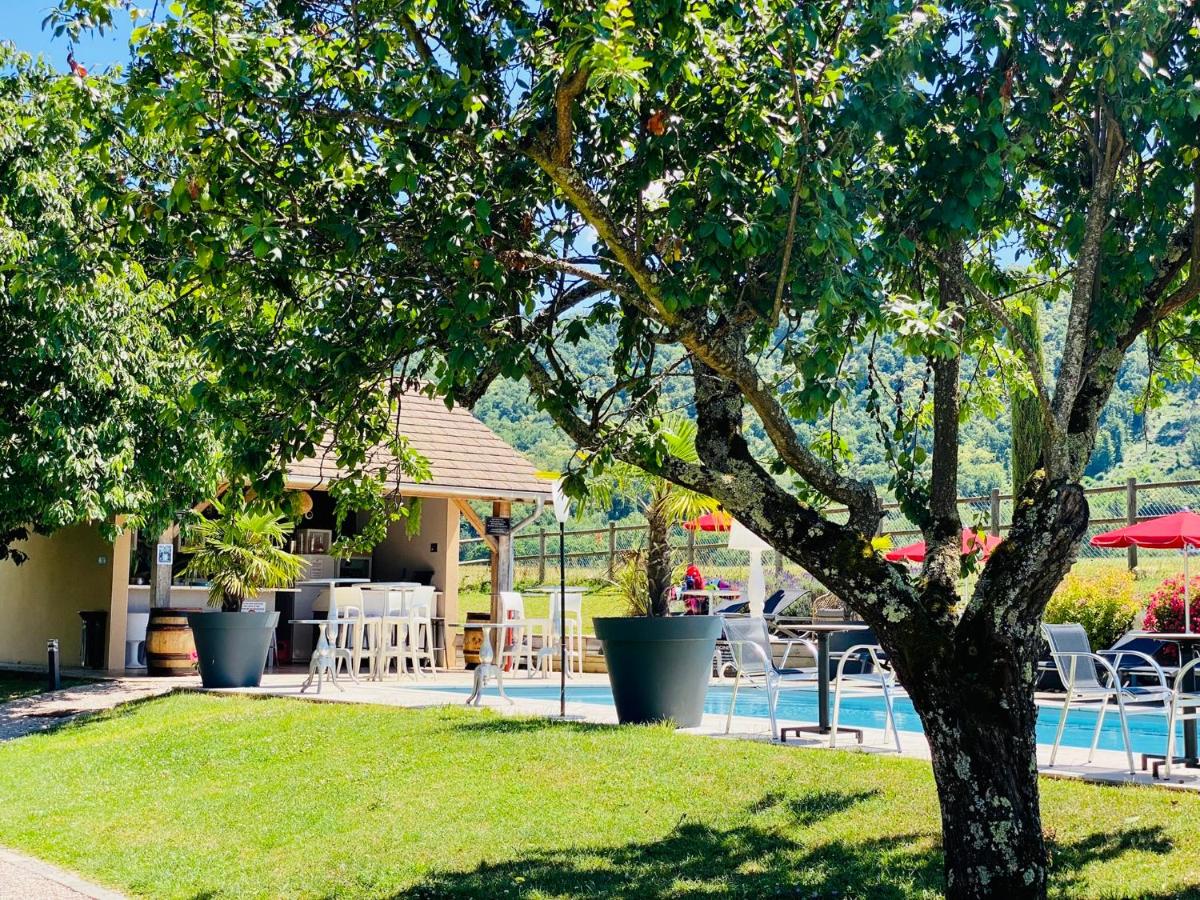 Piscine de l'établissement Domaine de Suzel ou située à proximité