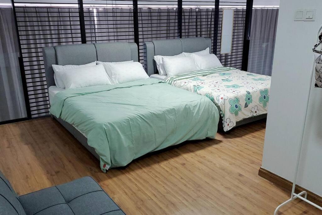Suitetrails - Petaling Jaya Duplex Mahjong 6pax Loft Damansara Ikea One Utama AndroidTV