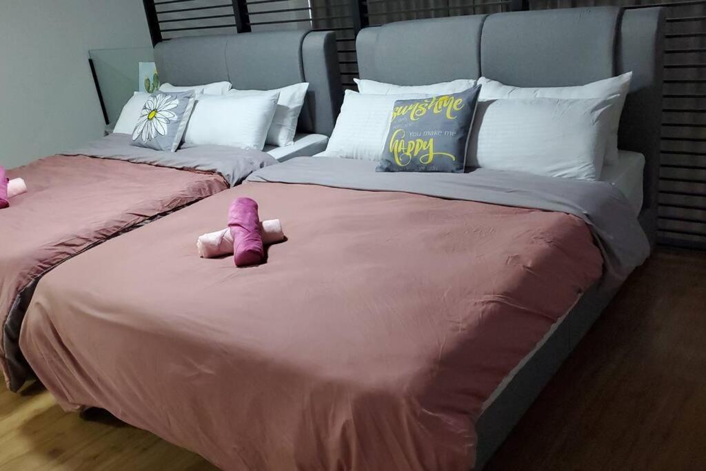 Suitetrails - Petaling Jaya Duplex Mahjong 6pax Loft Damansara Ikea One Utama AndroidTV