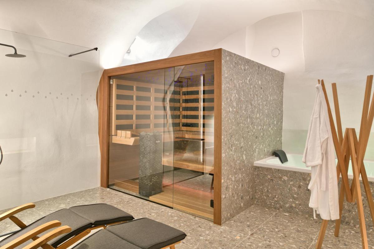 Hisa 1624 - Adults Only - Housity