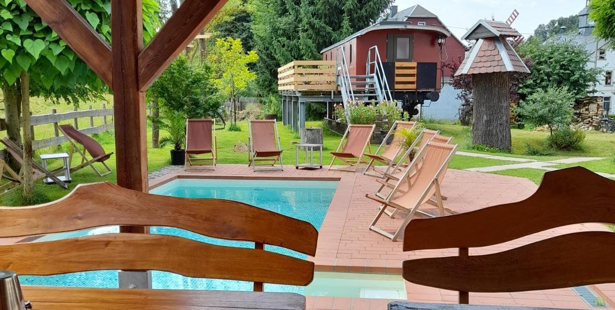 Ferienhaus mit Garten, Pool und Gastraum im Vogtland bis 25 Personen - Housity