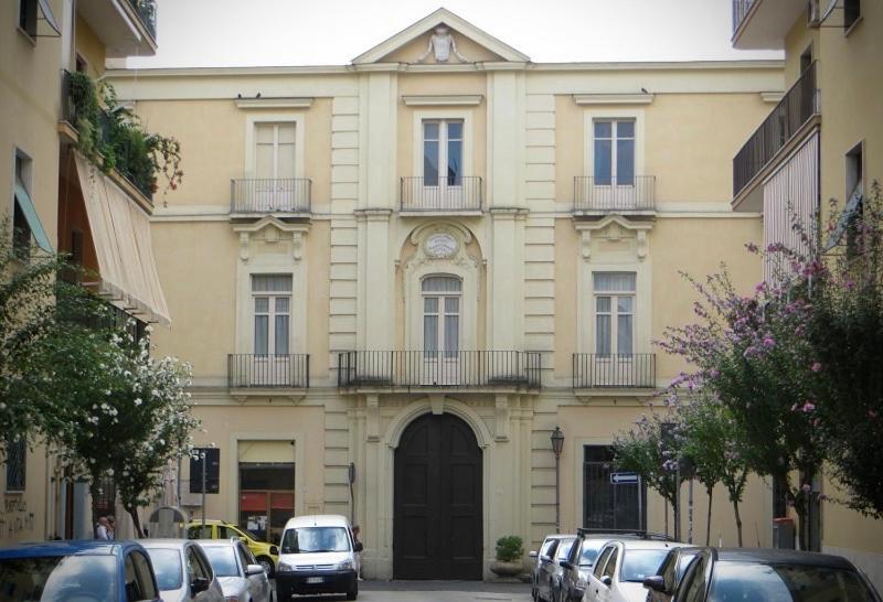Vanvitelli Apartments - Hizvo