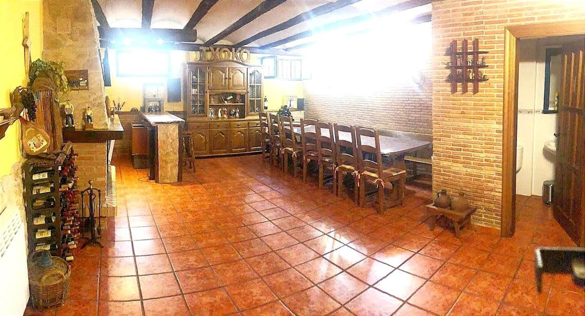 CASA DEL HUEVO, 8 a 16 pers, RIOJA ALAVESA, a 15km de Logroño y Laguardia - Housity