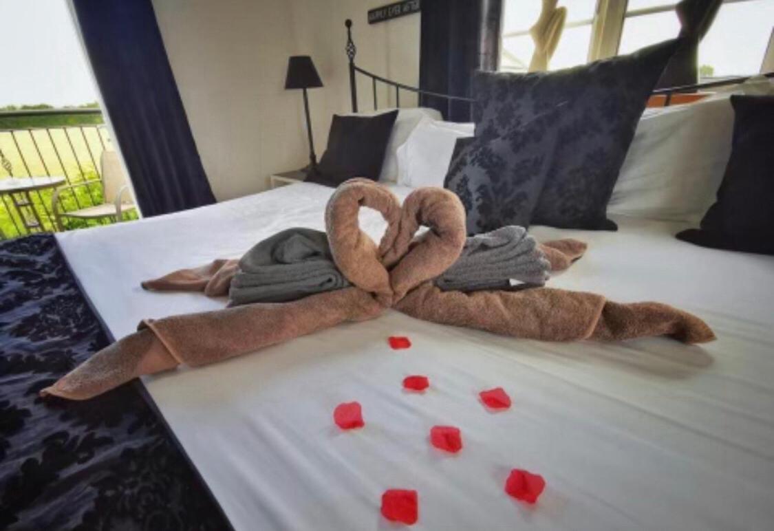Lincoln Holiday Retreat Lodge with Private Hot Tub - Housity