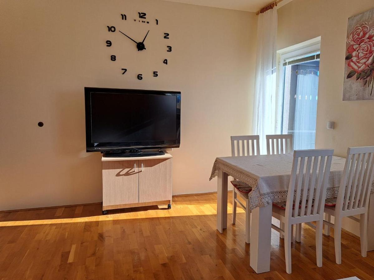 Cozy nature apartment with space for parking. - Housity