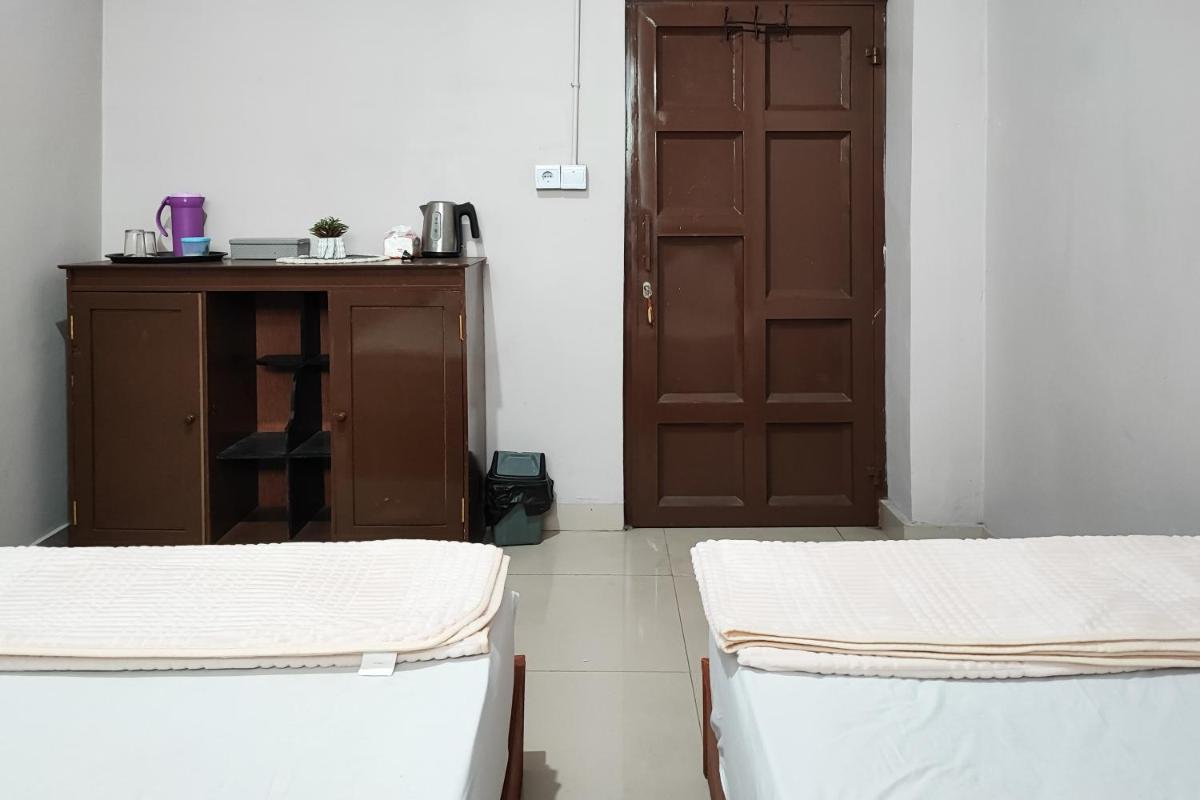 RedDoorz Syariah Near Tugu Macan Kayu Aro - Housity