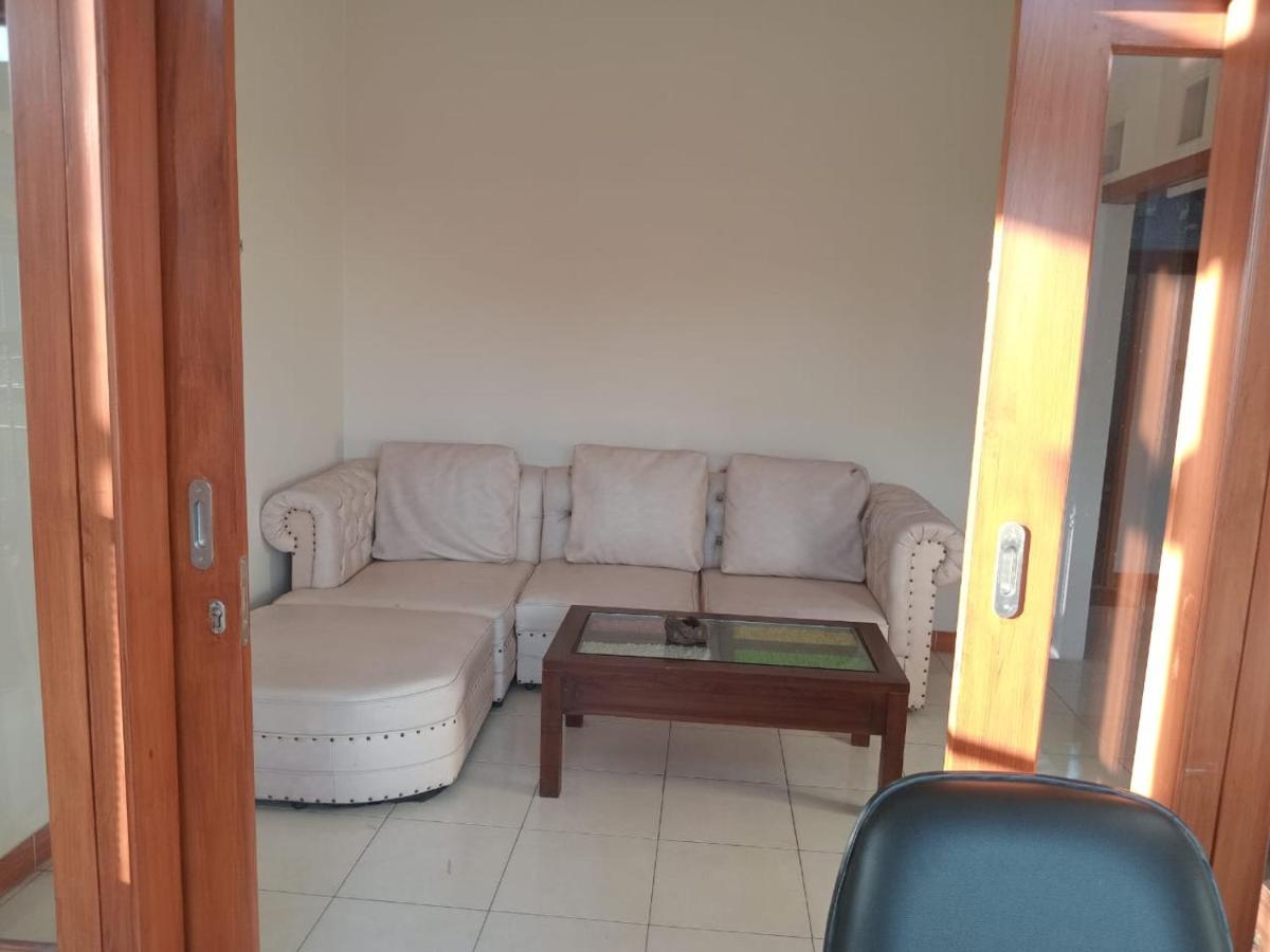 Asri Homestay Ponorogo - Housity