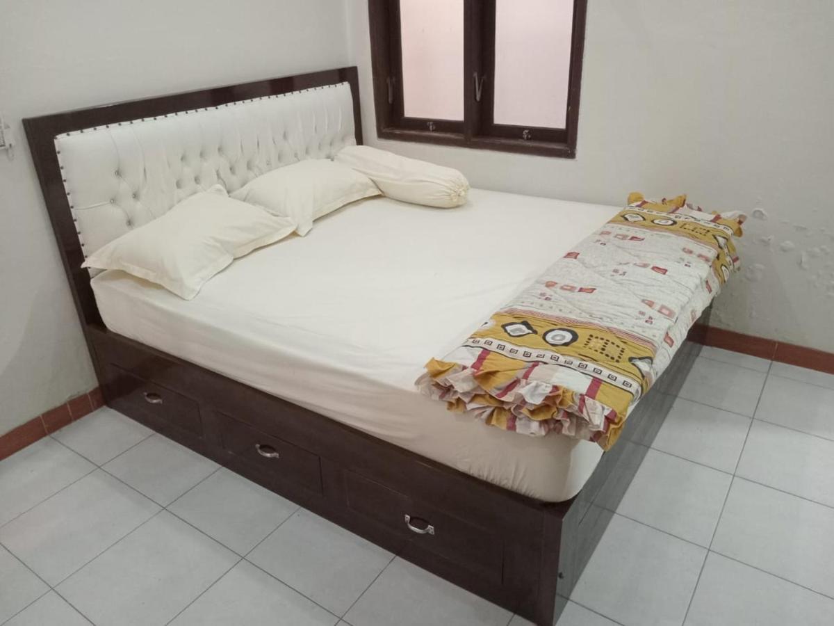 Asri Homestay Ponorogo - Housity