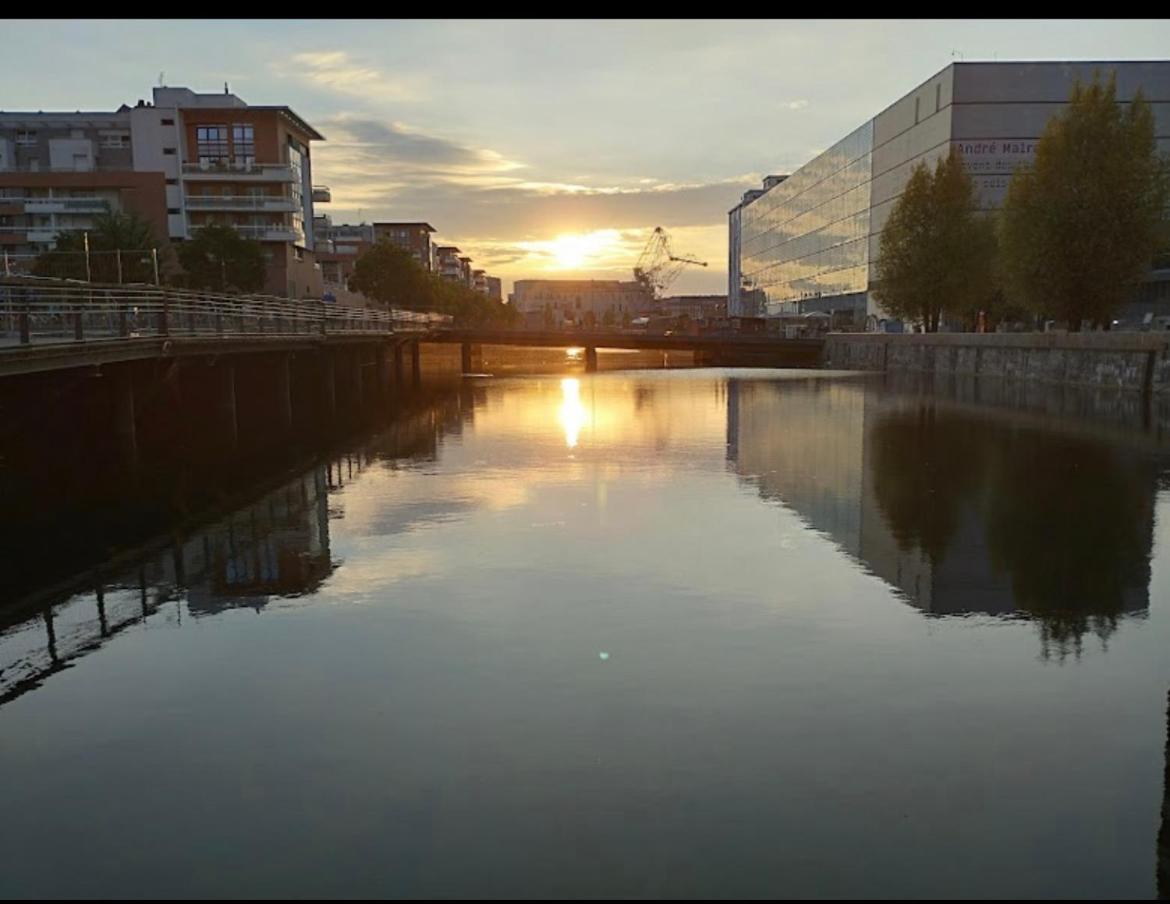 Suitetrails - Appartement haut standing F2 Rivetoile Strasbourg centre parking gratuit terrasse