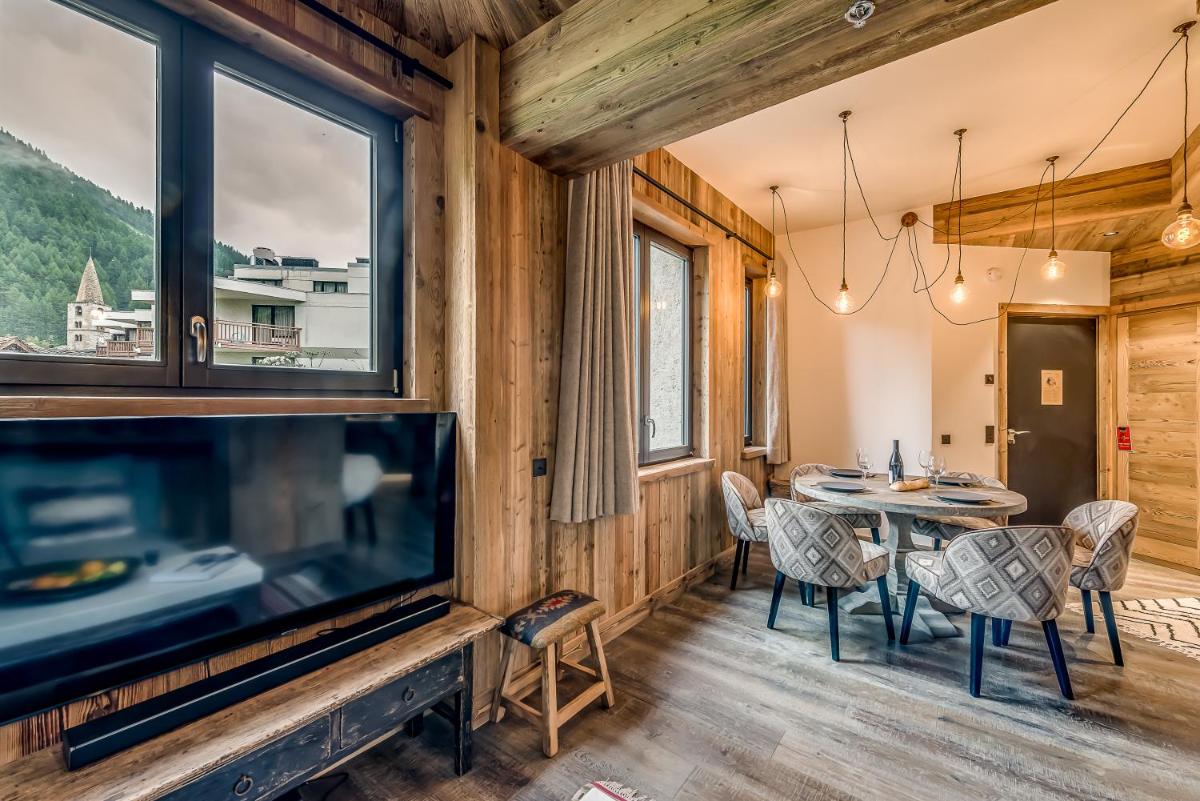 Coin salon dans l'établissement Hotel & Spa Le Val d'Isère
