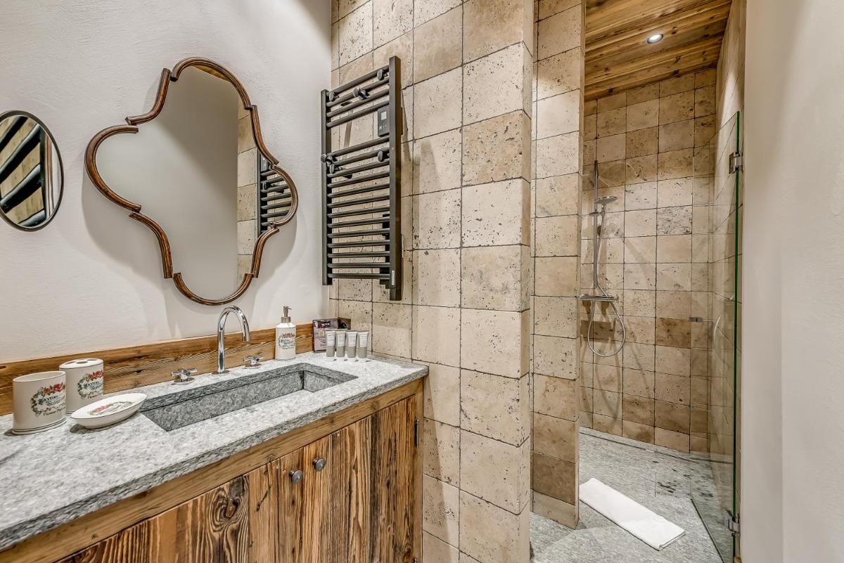Salle de bains dans l'établissement Hotel & Spa Le Val d'Isère