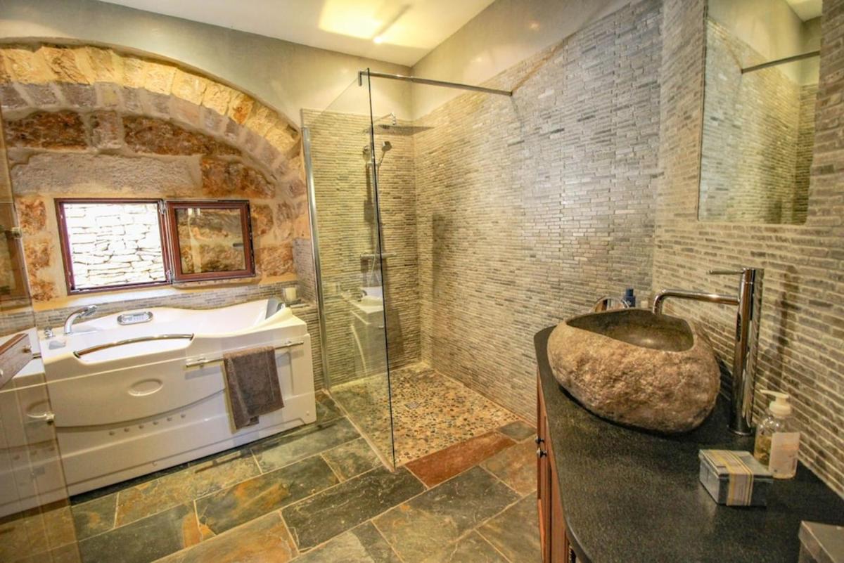 Suitetrails - Villa de 5 chambres avec piscine privee sauna et jardin a Payzac