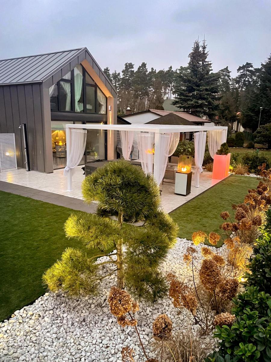 Grey House Miedwie - Housity