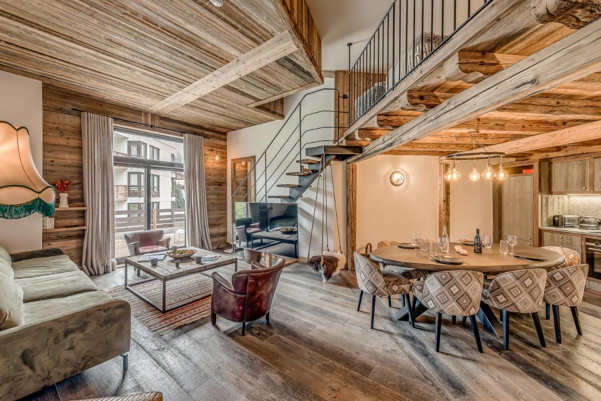 Coin salon dans l'établissement Hotel & Spa Le Val d'Isère