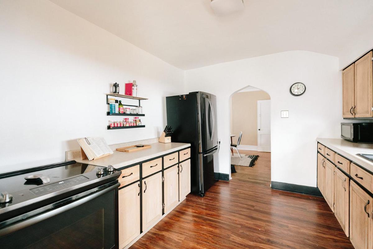 3BR Charming Home, 10 Min Walk to DT Champaign - Housity