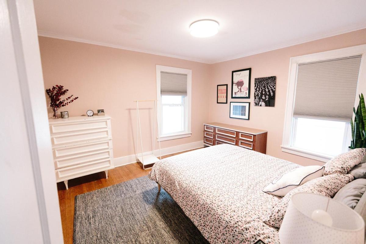 3BR Charming Home, 10 Min Walk to DT Champaign - Housity