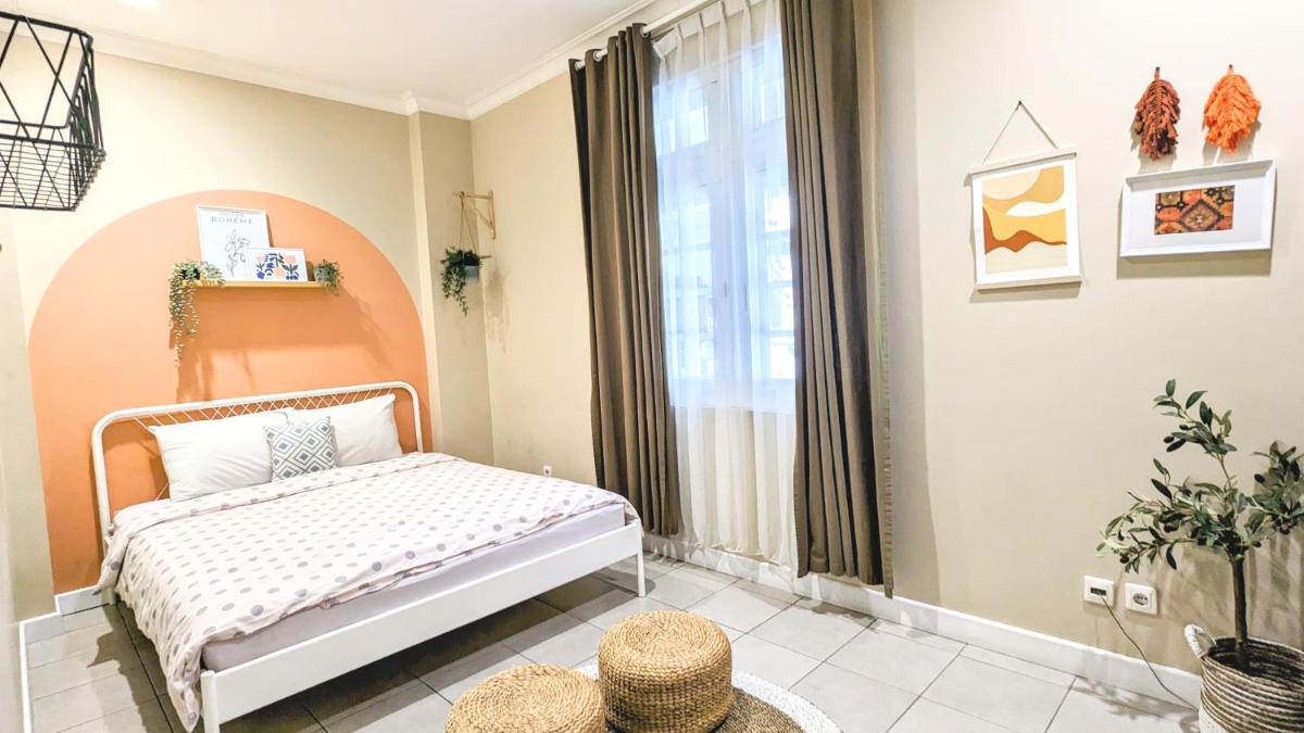 Cottonwood Bed & Breakfast House Bandung - Housity