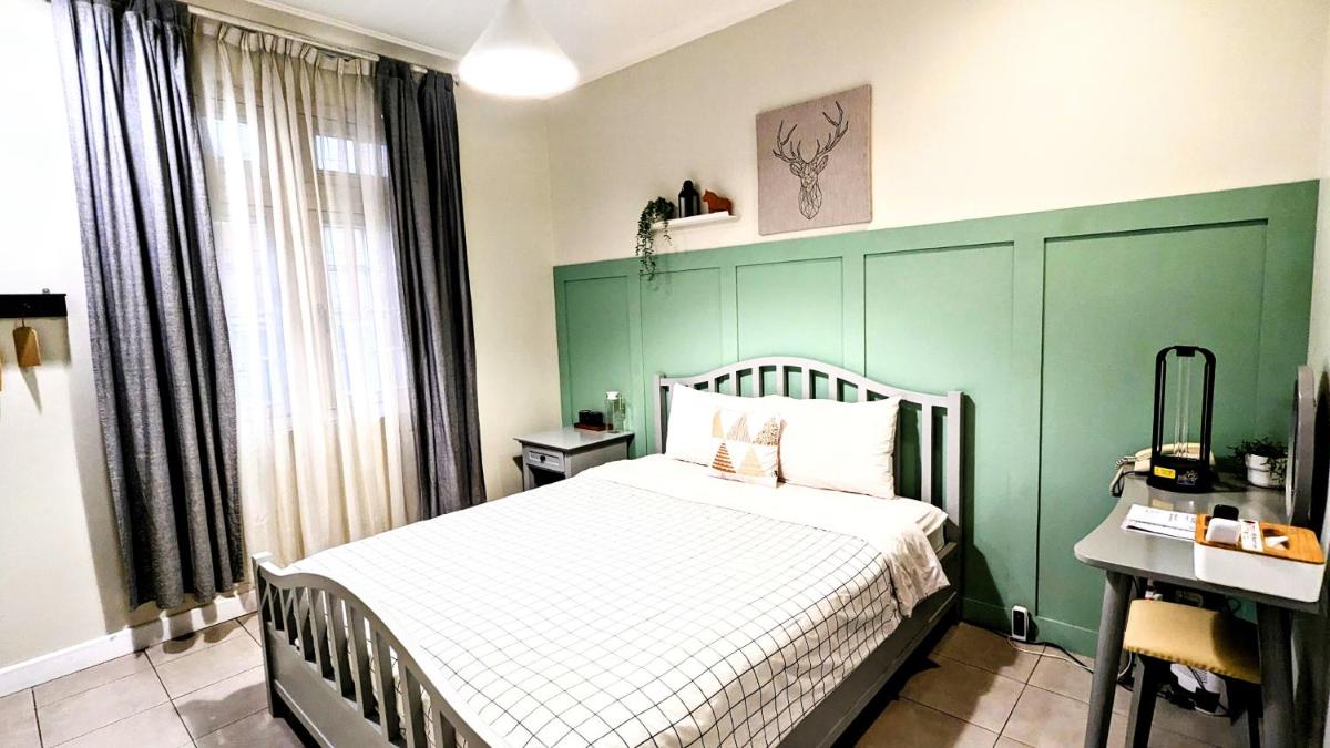 Cottonwood Bed & Breakfast House Bandung - Housity