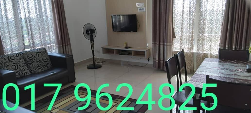 Risqi Apartment 3 bedroom Wakaf Che Yeh - Hizvo