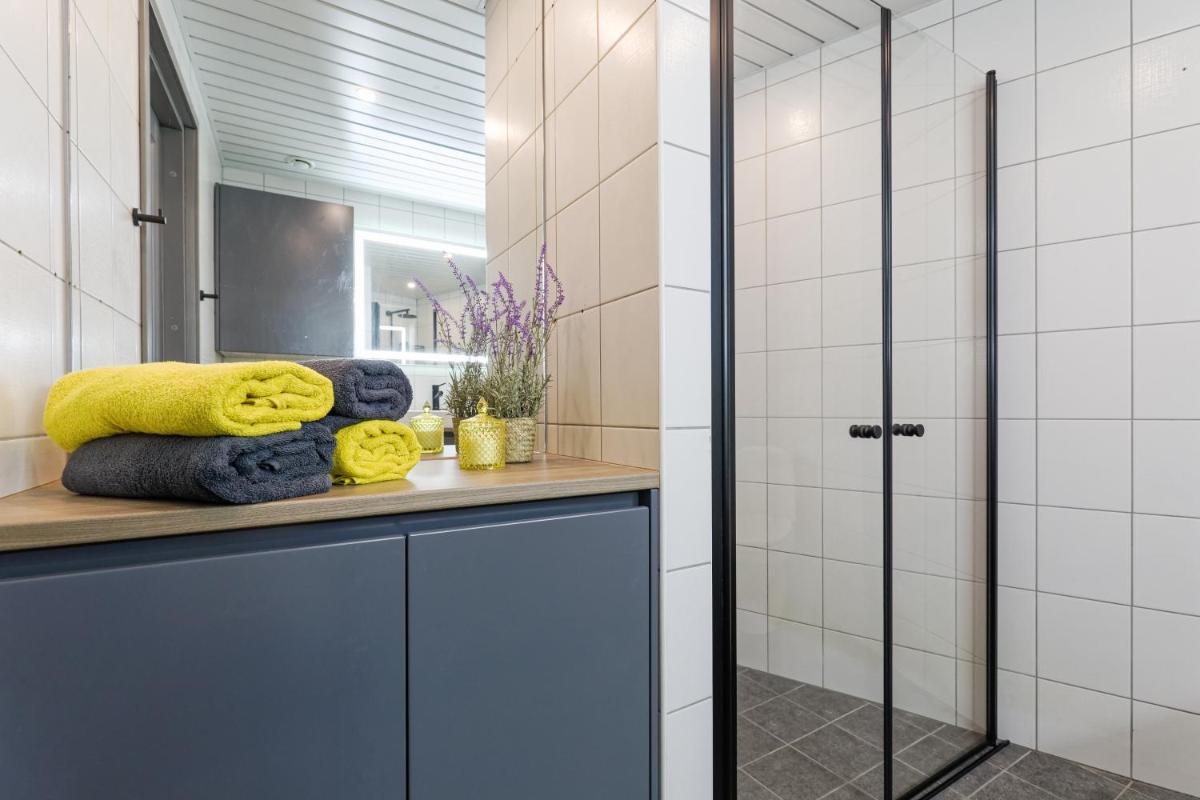Yellow Apartment - Housity