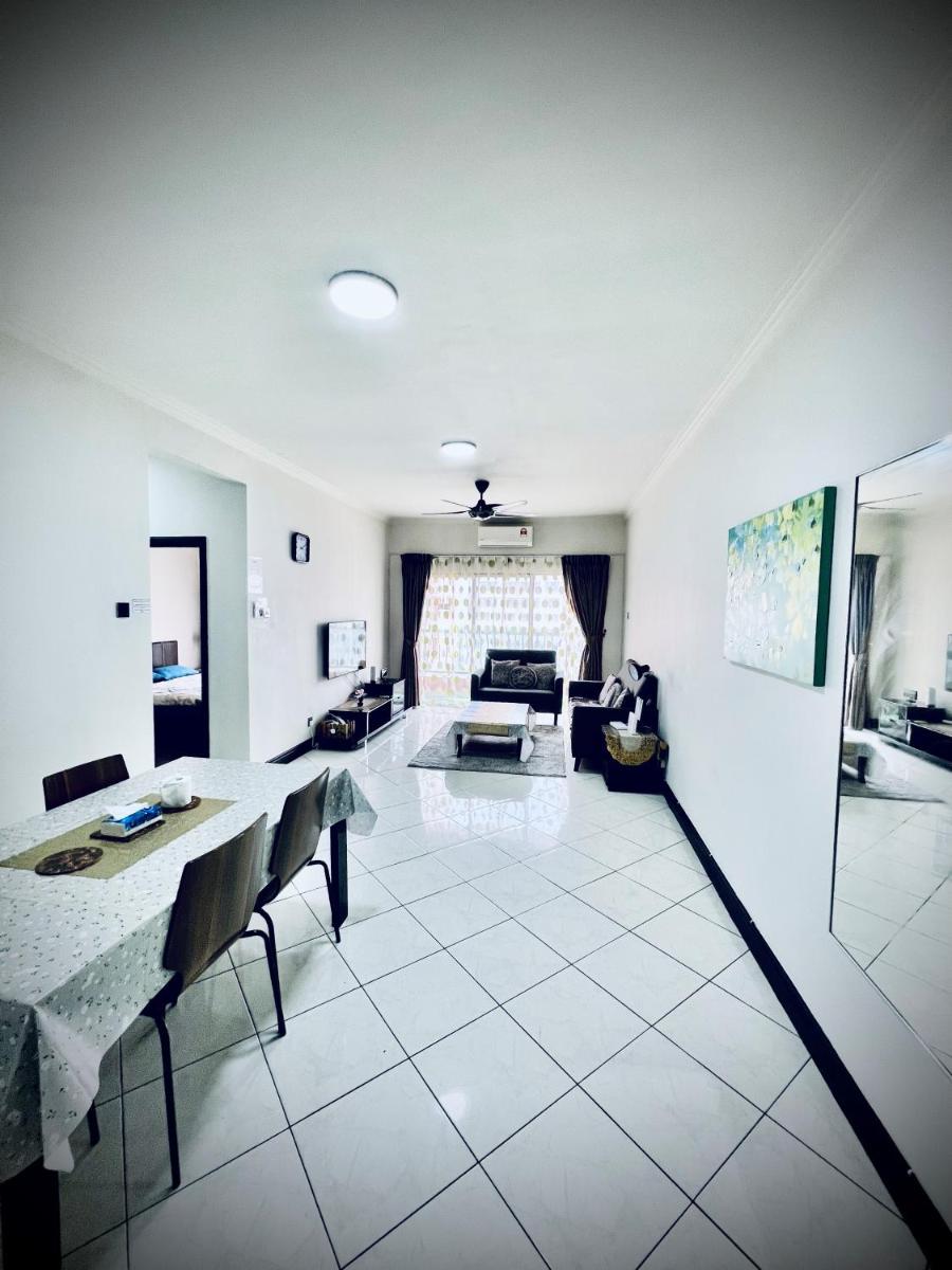 SINAR MAS HOMESTAY@Marina Court Condominium - Housity