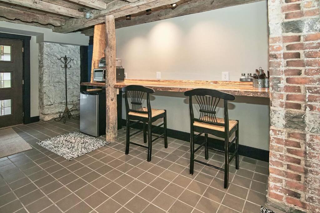 Craftsman Hideaway at the 1841 Farmhouse - Hizvo