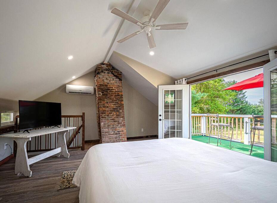 1786 Farm Cottage Honeymoon Suite Renovated 2022 - Housity
