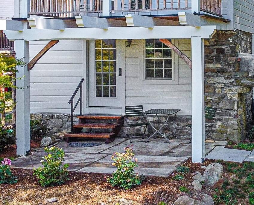 1786 Farm Cottage Honeymoon Suite Renovated 2022 - Housity
