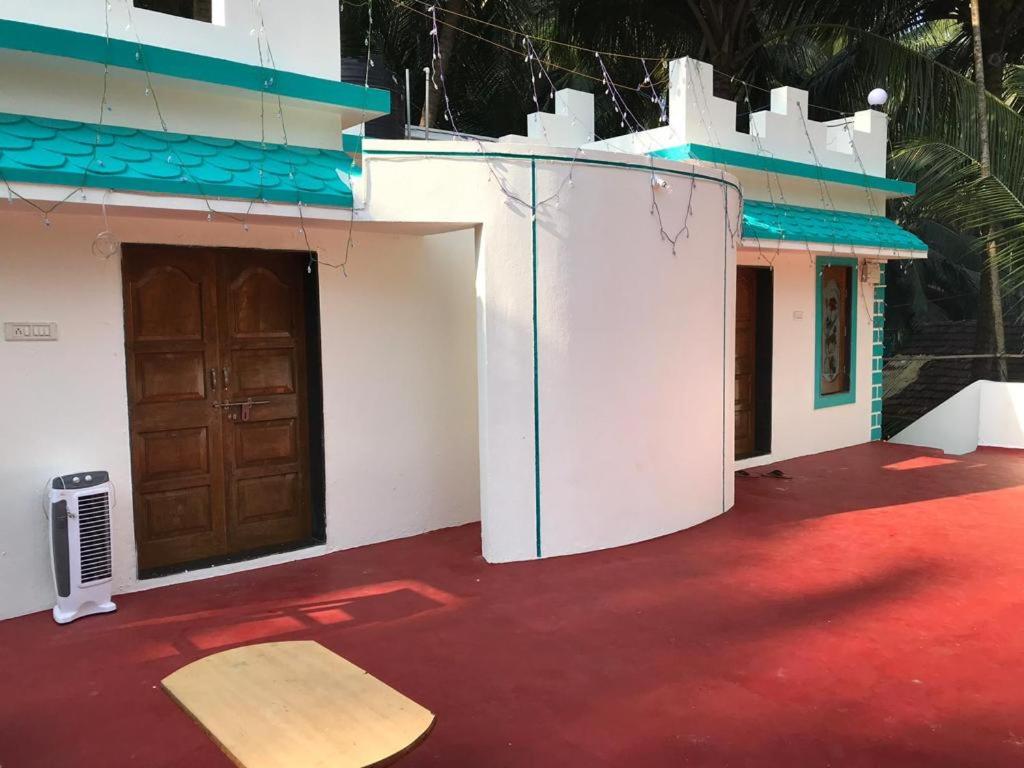 Acharekar's Home stay - Adorable AC and Non AC Rooms with free Wi-Fi - Housity