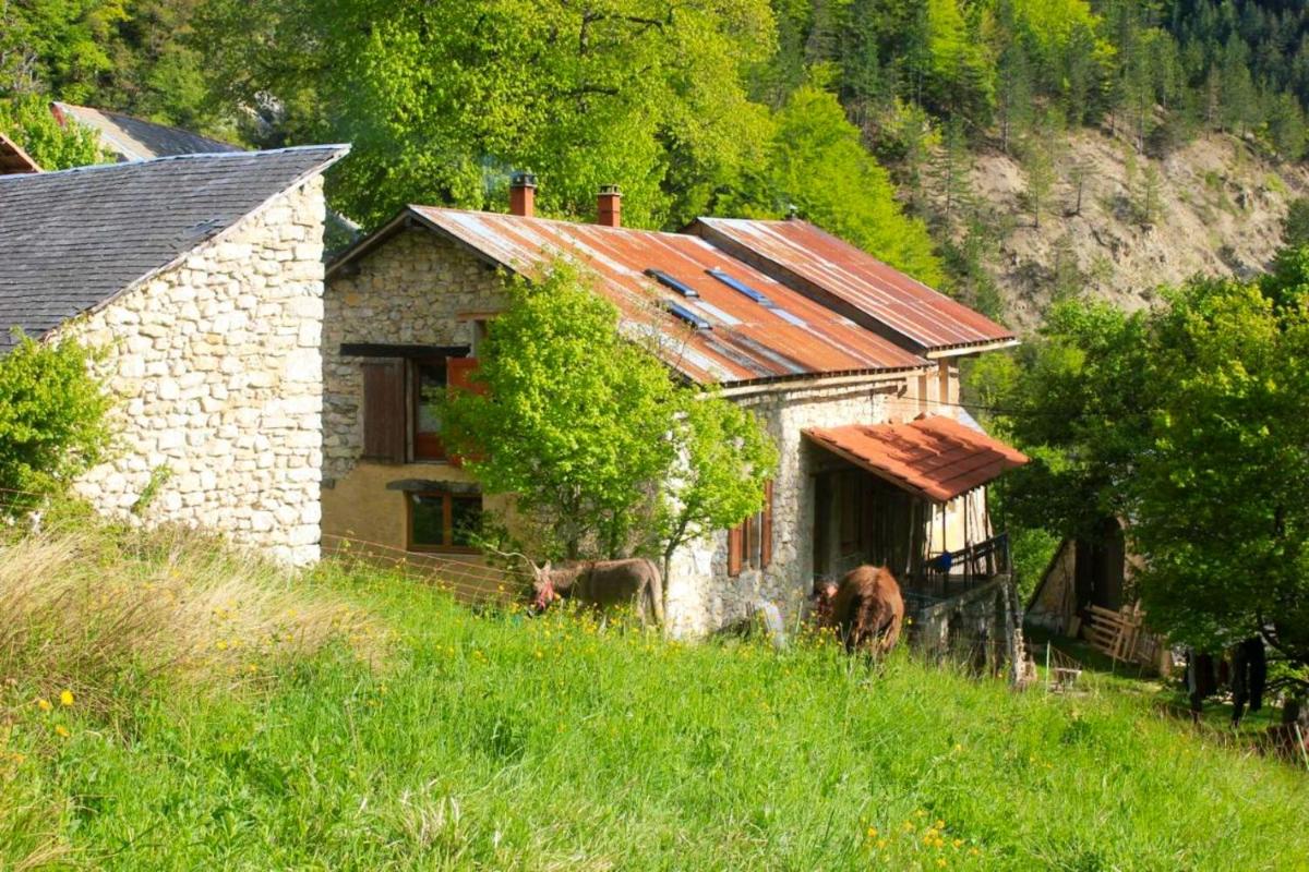 Maison de 2 chambres avec jardin amenage et wifi a Boulc - Housity
