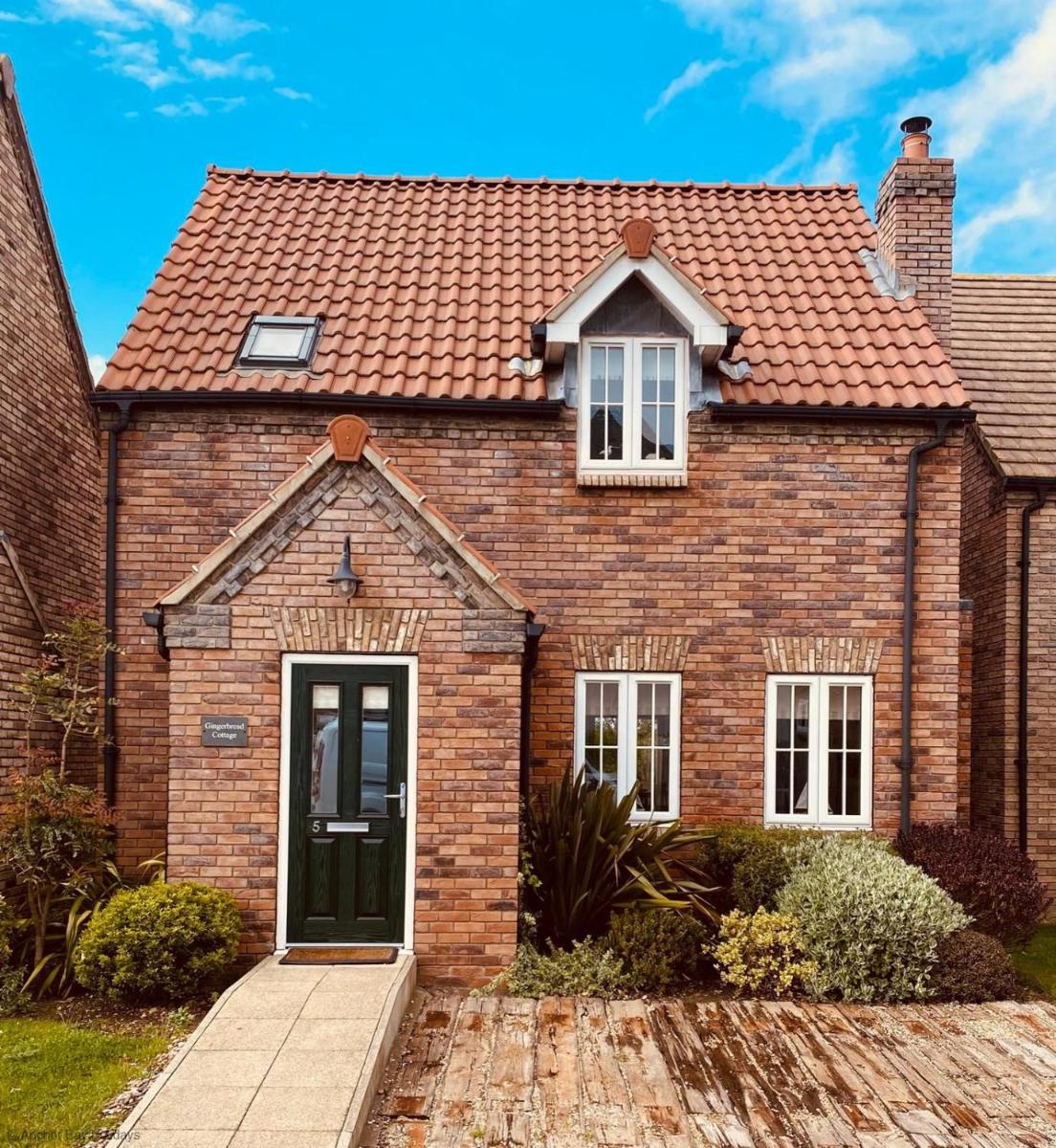 Gingerbread Cottage - Housity