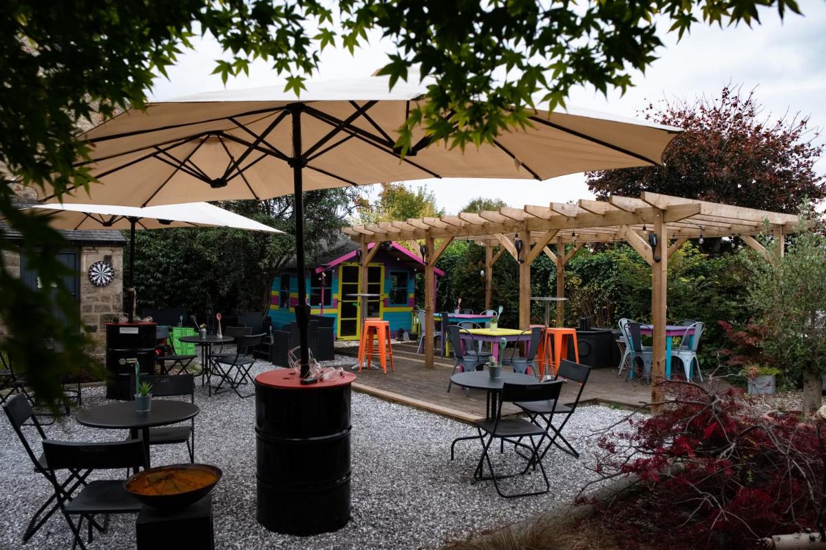 Laburnum Guest House at Bistro En Glaze - Housity