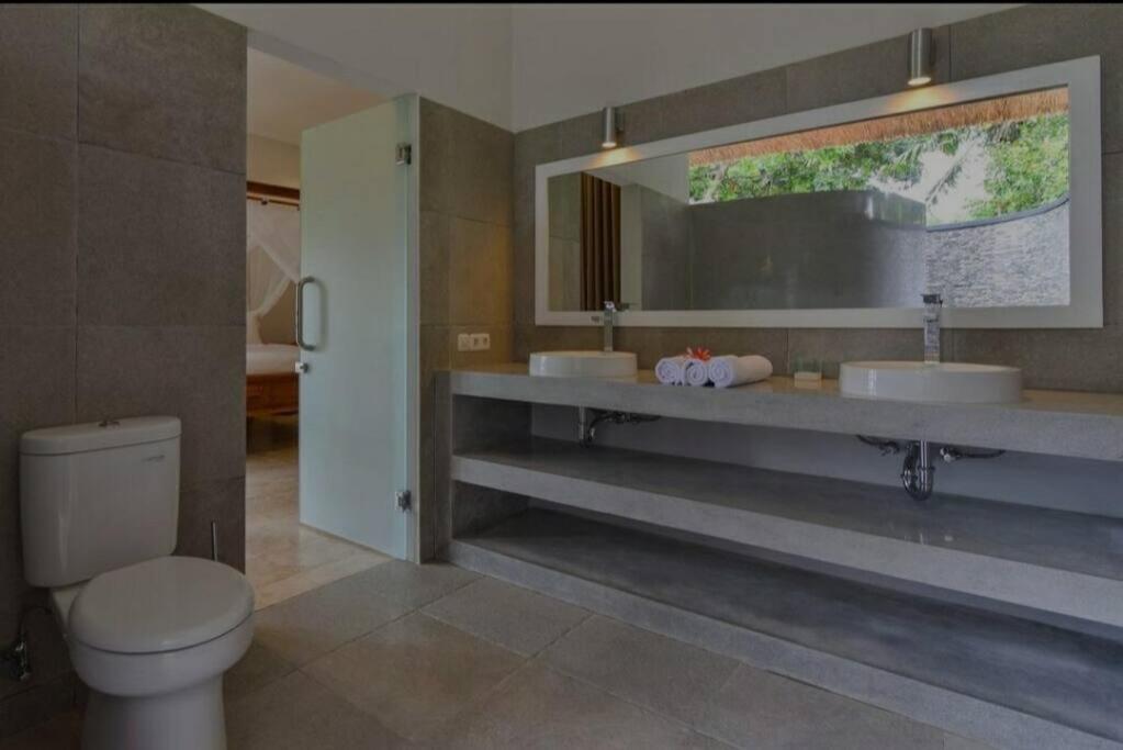Suitetrails - Beachfront Private VILLA & POOL