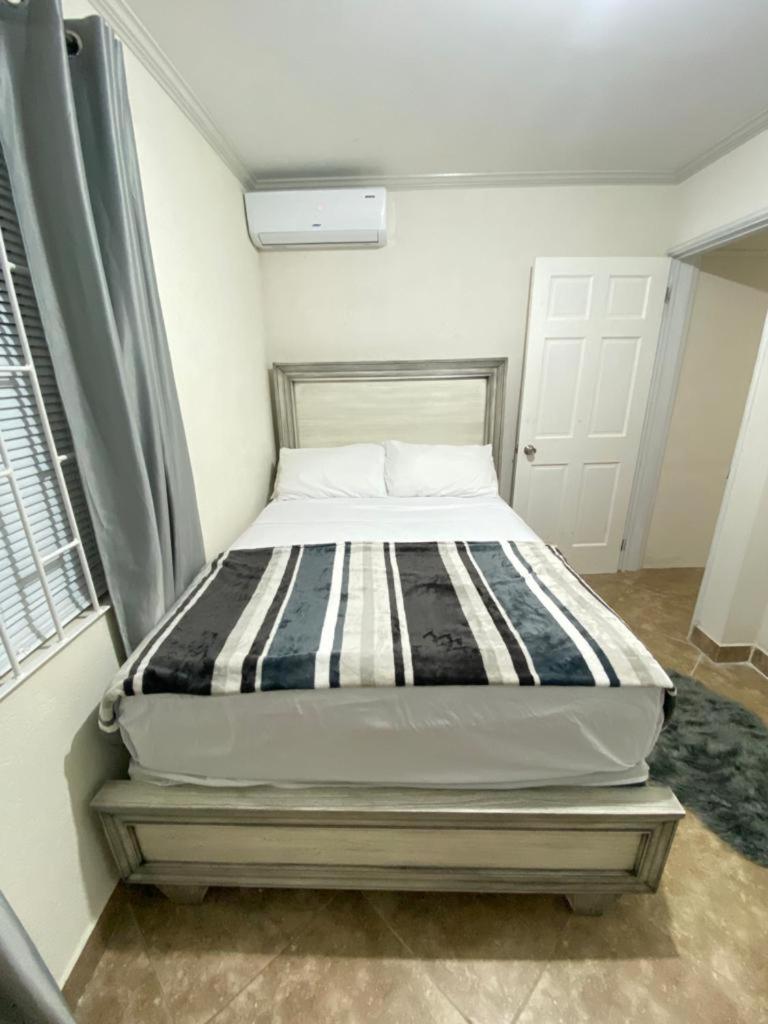 Kelly's Apartments - Rental near Airport, Amenities and Bus Route - Housity