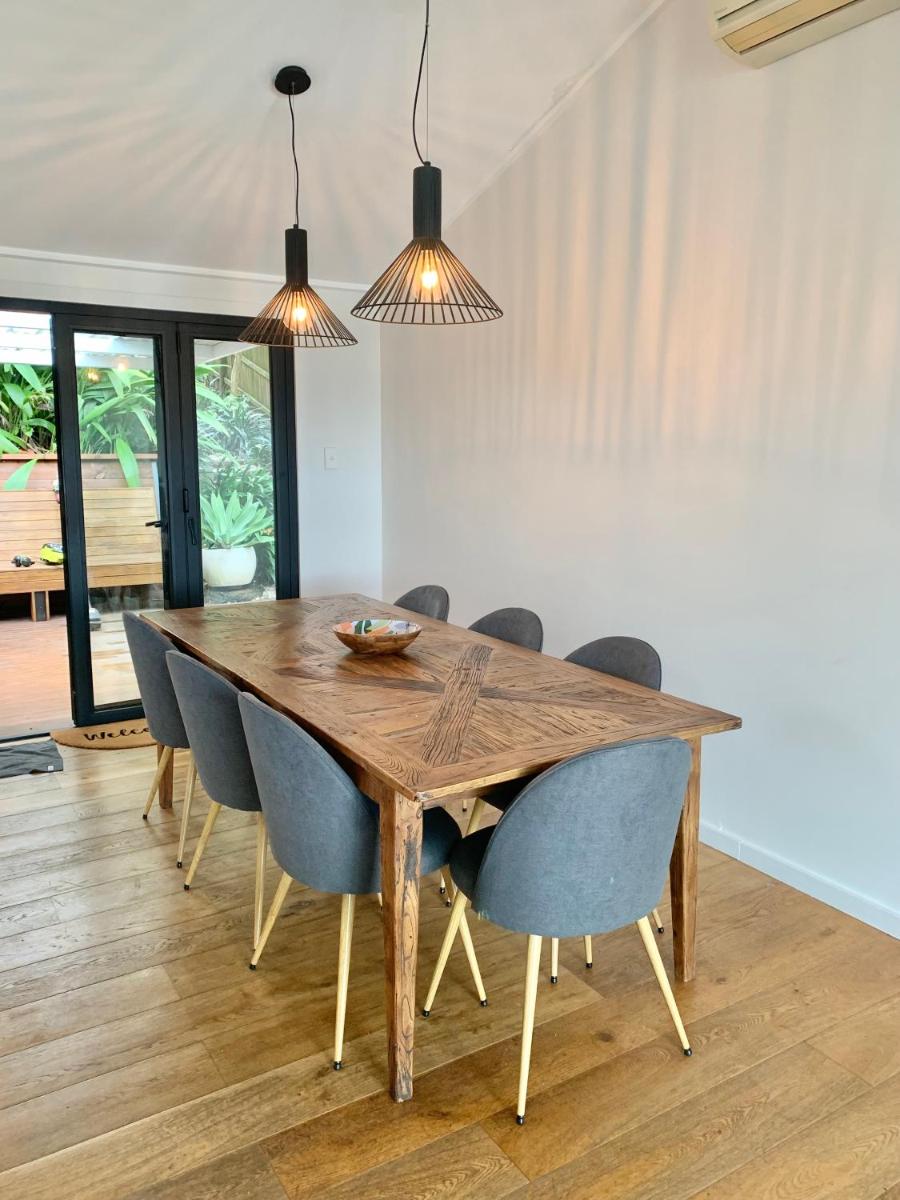 Suitetrails - 5 bedroom Terrigal beach home with district views