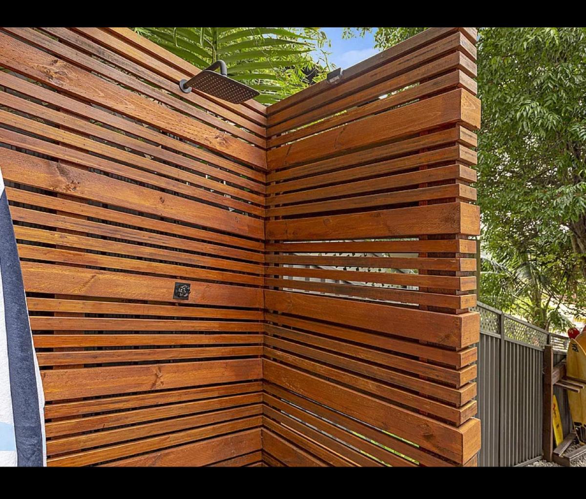 Suitetrails - 5 bedroom Terrigal beach home with district views