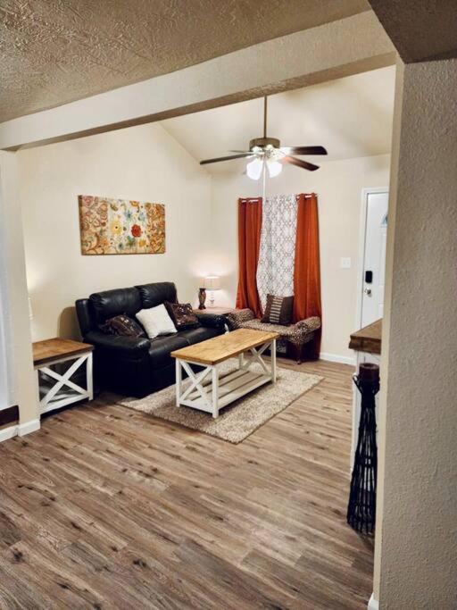 Downtown Getaway - Housity