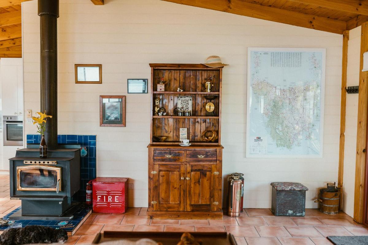Fleurty's Point Cottage at Franklin South, Huon Valley, Tasmania - Housity