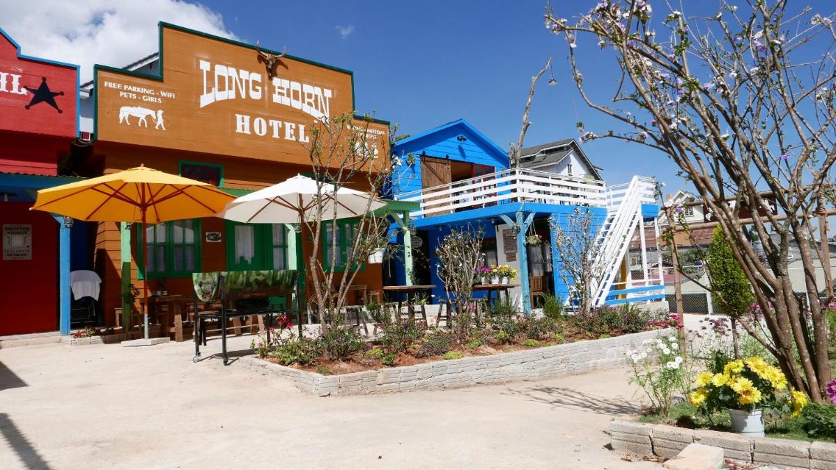 Hometown & Bungalow - Housity